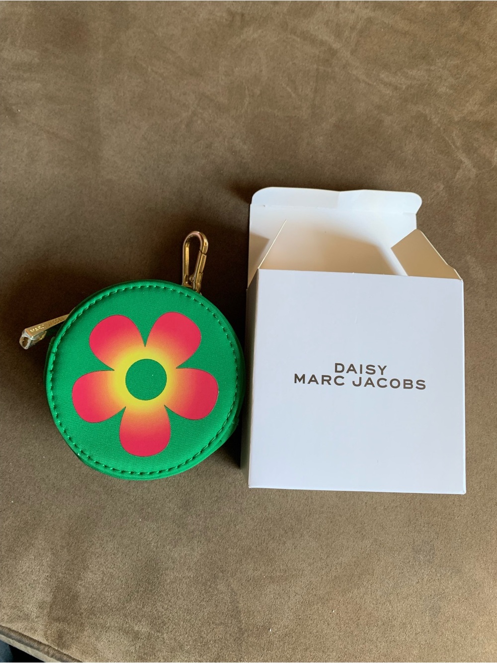 NIB NEW Daisy Marc Jacobs Green Floral Coin Pouch